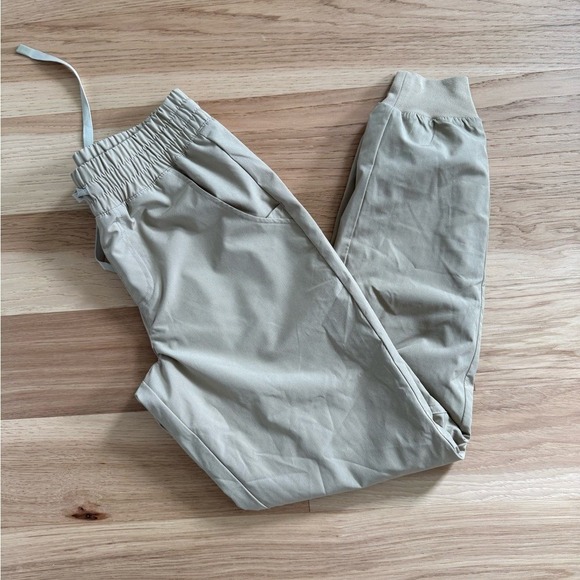 Figs Zamora High Waisted FIONLITE Lined Tan Jogger Scrub Pants size XS - Picture 12 of 16